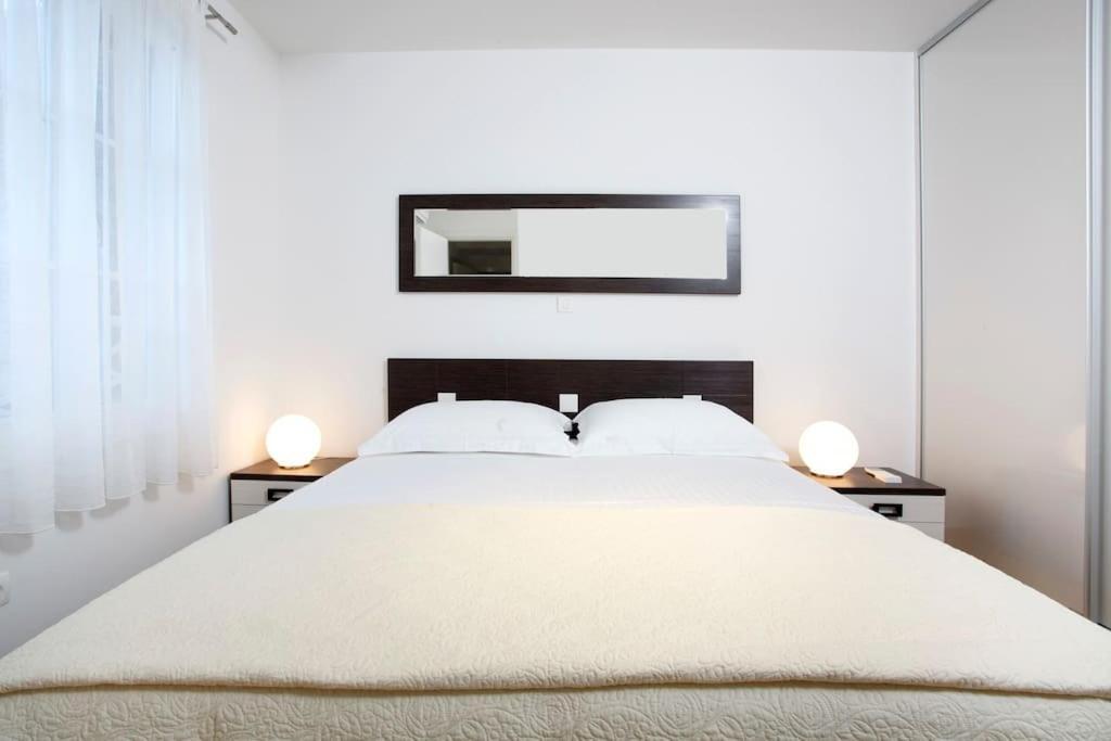 Luxury Apts Leone Split Centre Exterior photo